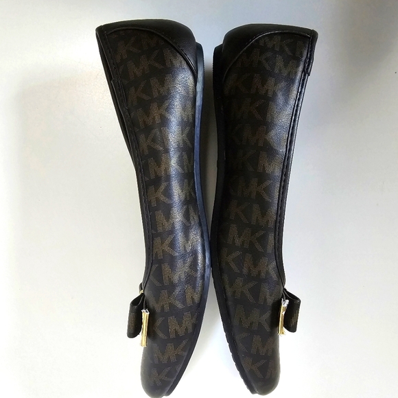 Host Pick 😀💕❗️• MICHAEL KORS • Flat Bow Monogram Ballet Flats SIZE 5 or 36 - Picture 7 of 10